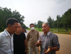 Bersama Dinas PU, Saproni Minta Sebelum Lebaran Jalan S Parman Diperbaiki