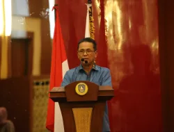 Drs.Khazalik Sampaikan Laporan Akhir Pansus di Paripurna ke-15