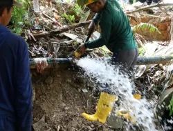 Jaga Kualitas Air, BP Batam dan PT ABHi Lakukan Flushing Jaringan Pipa Air