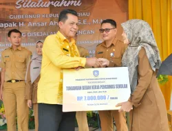 Gubernur Kepri Disambut Antusias Masyarakat Sedanau