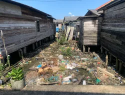 Memprihatinkan, Sejumlah Ruas Laut Kampung Bugis Penuh Sampah