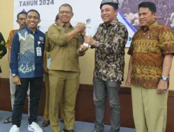 DKP Kepri Serahkan KTA Pokmaswas bersama USAID