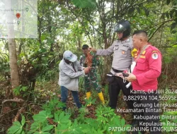 Antisipasi Kebakaran Hutan dan Lahan, Tim Brigdalkarhutla) Bersama Bhabinkamtibmas Pantau Sumber Resapan Air