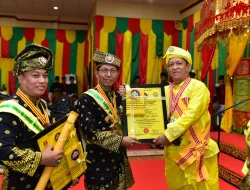Lima Tokoh di Kepri Terima Gelar Adat Diraja Kesultanan Riau-Lingga 2024