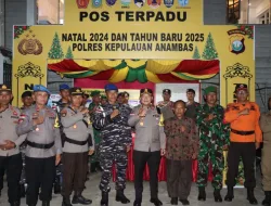 Kapolres Kepulauan Anambas Pastikan Keamanan Misa Malam Natal 2024 dengan Pengecekan Gereja dan Pos Pengamanan