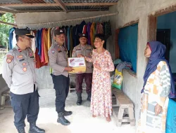 Polres Lingga Laksanakan Kegiatan Jumat Berkah, Salurkan Bantuan Sembako di Singkep Barat