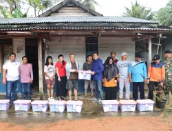 Wakil Bupati Bintan Tinjau Lokasi Terdampak Cuaca Ekstrem dan Serahkan Bantuan Sembako