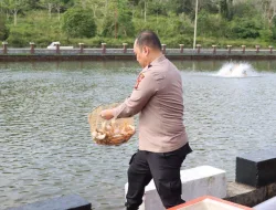Kapolres Lingga Pimpin Penebaran 8.000 Benih Ikan Nila untuk Dukung Ketahanan Pangan