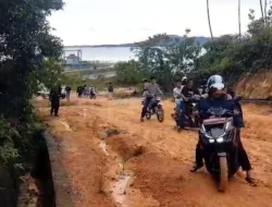 Kondisi Jalan Menuju Pelabuhan Roro Penarik Semakin Memprihatinkan, Warga Harap Penyelesaian Segera
