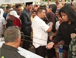 Walikota dan Wakil Walikota Sawahlunto Bagikan Takjil kepada Wartawan