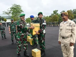 Prajurit dan PNS Korem 033/WP Terima Bingkisan Hari Raya Idul Fitri