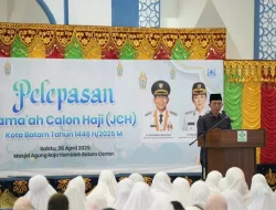 Wakil Wali Kota Batam Amsakar Achmad Lepas Jemaah Haji 2025
