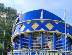 Bendera Merah Putih di Tugu Tanjak Memprihatinkan