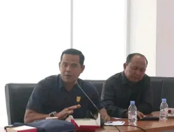 Anggota DPRD Kabupaten Dharmasraya Irzal Rianto Geram PT incasi raya group Kirim Material penimbunan jalan pakai tanah dan berbatu
