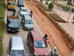 Tindaklanjuti Laporan Masyarakat, BP Batam Lakukan Perbaikan Jalan Letjen Suprapto SP Plaza