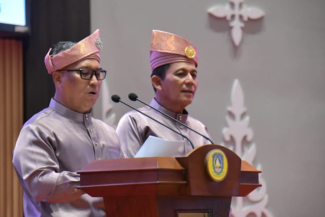Wagub Nyanyang bersama Gubernur Ansar Ahmad menyampaikan pidato dalam Paripurna Peringatan Hari Jadi ke-23 Provinsi Kepri digelar DPRD Kepri, Rabu (14/9/2025).