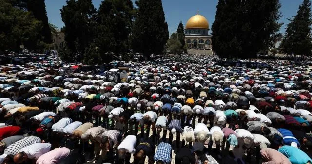 Ilustrasi Suasana Solat Juma'at di al aqsa.