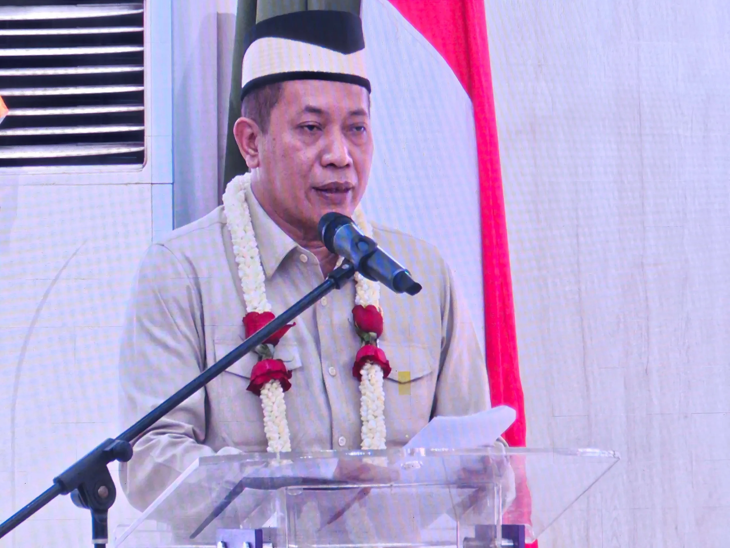 Menteri Koperasi, Ferry Juliantono memberikan pidato sambutan dalam bimbingan teknis dan penyerahan pernodalan dari CSR kepada Koperasi Desa/Kelurahan di Kabupaten Tangerang.