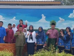 DLH Bintan Bagikan Buku Saku Literasi Lingkungan ke Siswa SD dan SMP di Bintan