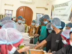 Blusukan ke Dapur MBG, Menteri Wihaji & Gubernur Ansar Pastikan Gizi Ibu Hamil dan Balita Terjamin