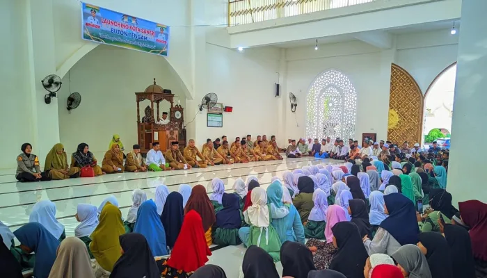 Ketgam : Bupati dan Wakil Bupati Buteng beserta romobongan saat peluncuran SMDT