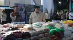Presiden Prabowo menyaksikan pemusnahan barang bukti narkoba 214,84 ton di Lapangan Bhayangkara, Mabes Polri, Jakarta Selatan, Rabu (29/10/2025).