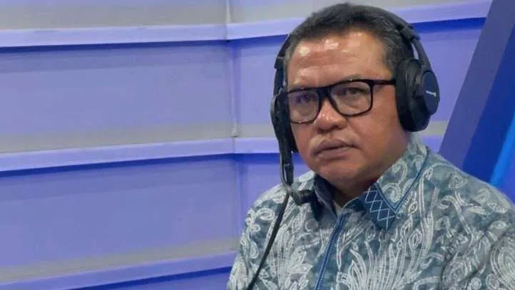 Wakil Ketua Komisi VII DPR RI, Lamhot Sinaga saat sesi Dialog Interaktif bersama PRO3 RRI, Rabu (8/10/2025).