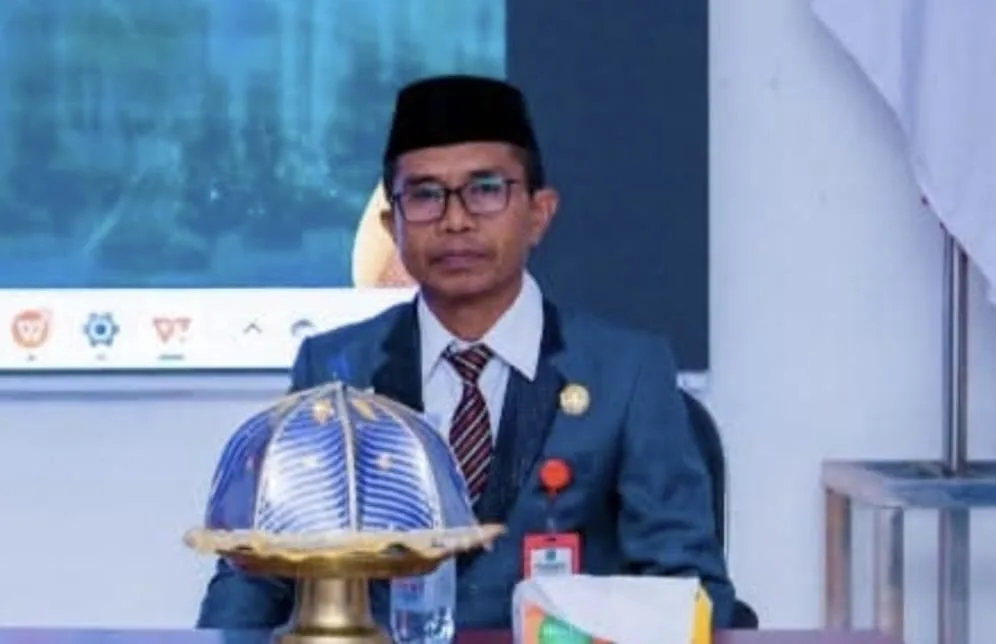 Ketgam : Kepala Dinas Pemberdayaan Masyarakat dan Desa Kabupaten Buton Tengah,Armin, S.Pd., M.Si., ,