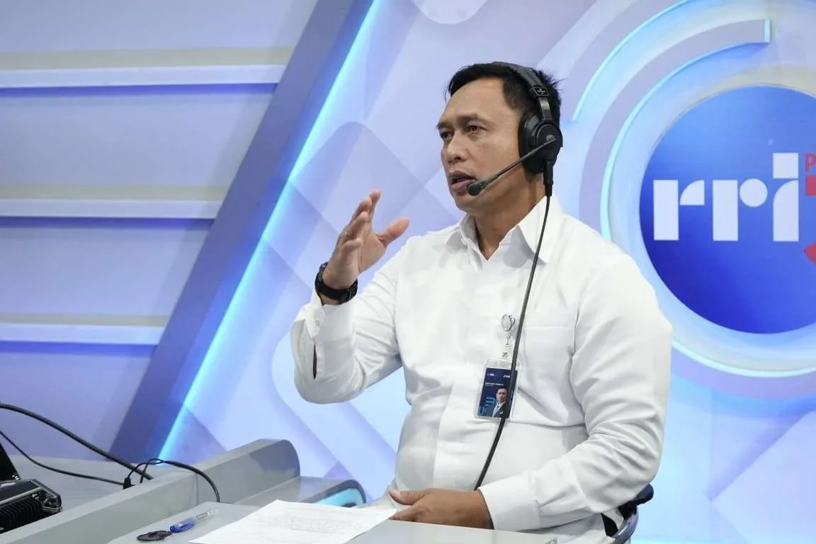 Direktur Utama Perum Bulog, Mayjen TNI Ahmad Rizal dalam dialog bersama Pro3 RRI