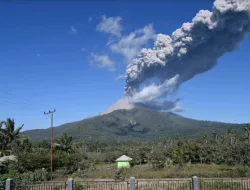 Gunung Lewotobi Laki-laki Erupsi, Kolom Abu Capai 3.000 Meter