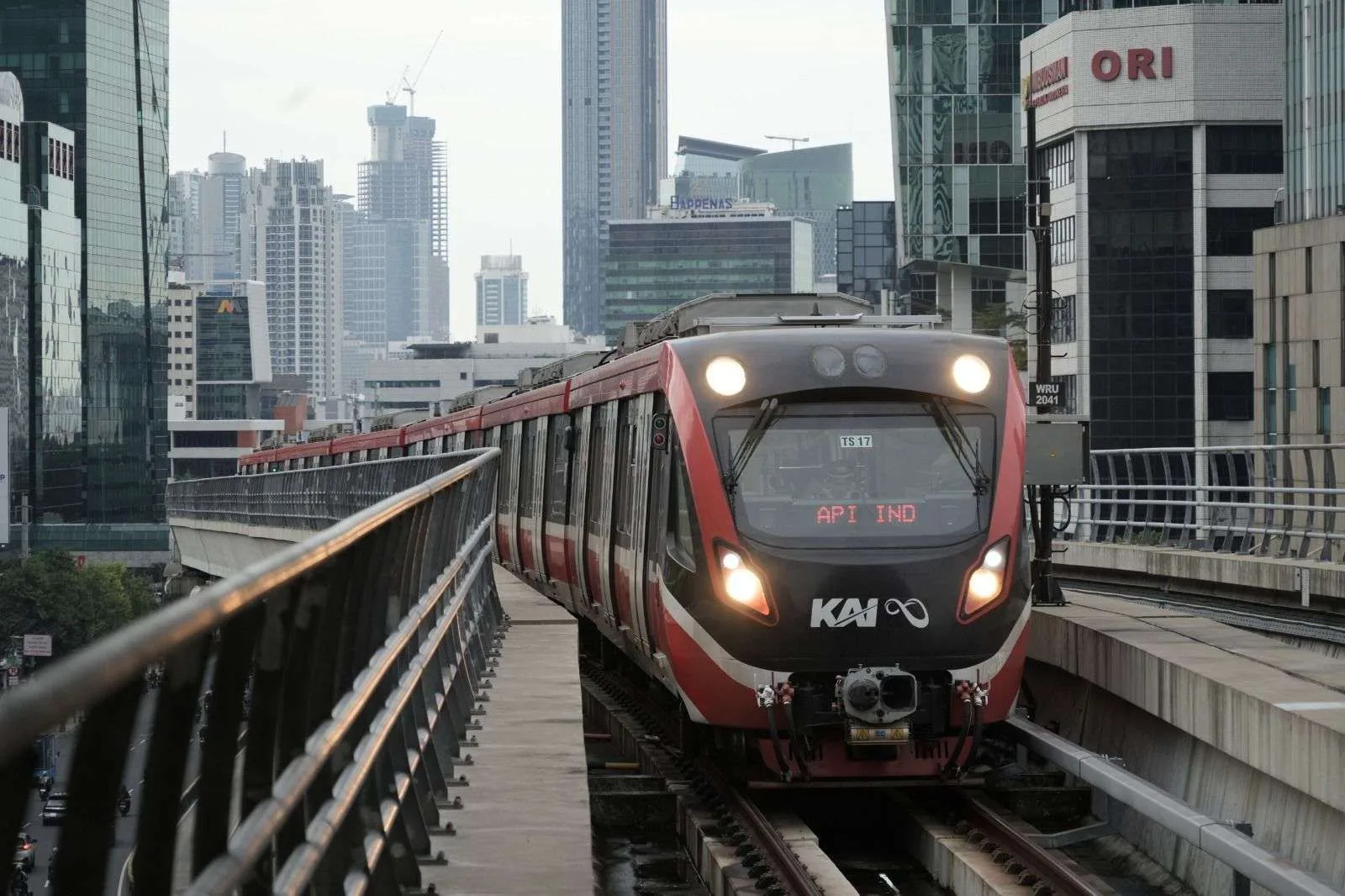 PT Kereta Api Indonesia (KAI) terus memperkuat komitmennya dalam menghadirkan layanan transportasi publik modern dan berkelanjutan.