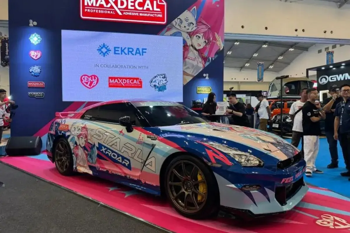Nissan GTR R35 hasil kolabroasi Max Decal dengan SekuyaEVOS.