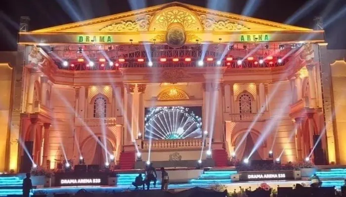 Suasana pagelaran Seni Akbar Panggung Gembira bertajuk 'Grand Stand of History 635' di kampus Darul Amanah, Rabu (29/10/2025).