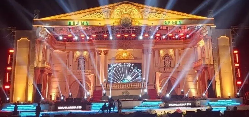 Suasana pagelaran Seni Akbar Panggung Gembira bertajuk 'Grand Stand of History 635' di kampus Darul Amanah, Rabu (29/10/2025).