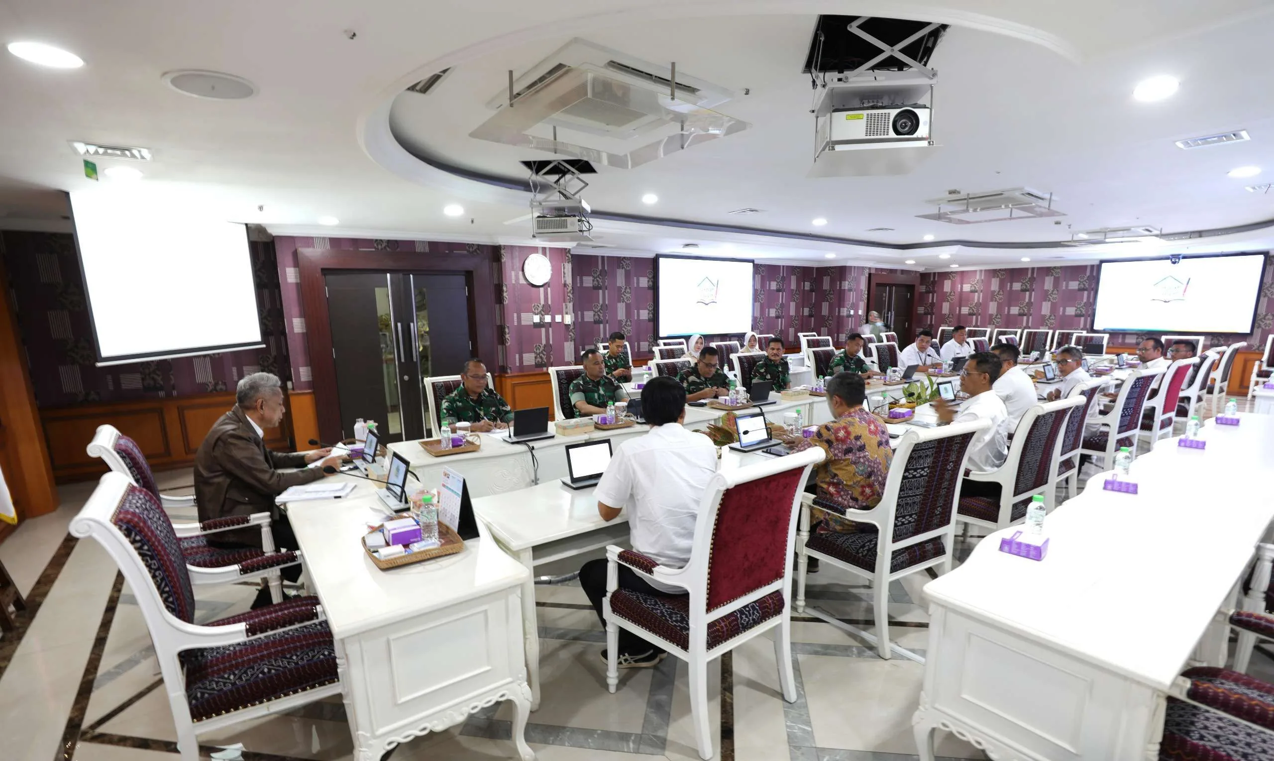 Wakil Menteri Sosial (Wamenso), Agus Jabo saat menerima perwakilan Mabes TNI AD di Kantor Kemensos, Jakarta Pusat.