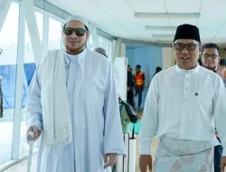 Habib Jindan Memimpin Salat Jumat di Masjid Al Hikmah Tanjungpinang, Disambut Hangat Wagub Nyanyang