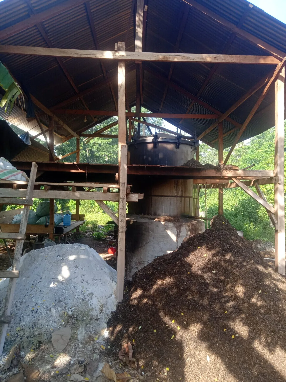 Ketgam : Tempat pengelolaan mesin penyuling nilam Desa Kanapa-napa