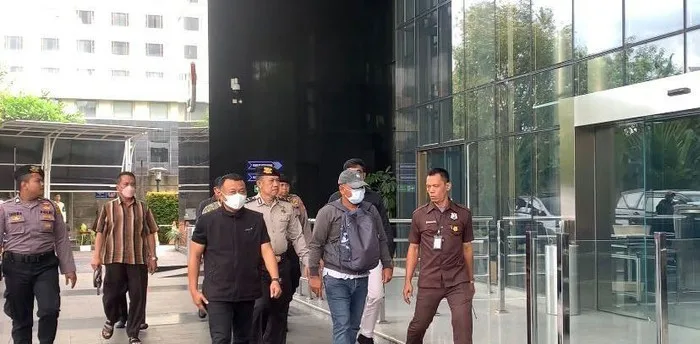 Bupati usai kenak OTT (dok: Herman/detik)