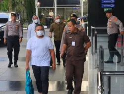 Gubernur Riau Tiba di KPK, Usai Kabar OTT