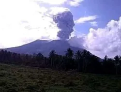 Gunung Ibu Erupsi, Abu Vulkanik Capai 500 Meter