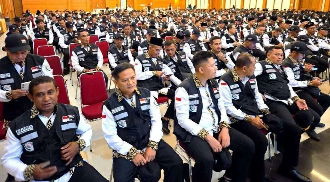 Ilustrasi - petugas Petugas Penyelenggara Ibadah Haji (PPIH) Arab Saudi 2024 di Asrama Haji Pondok Gede.