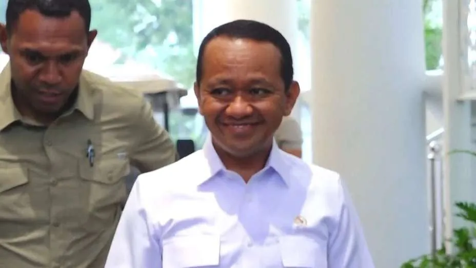 Menteri Energi Sumber Daya Mineral (ESDM), Bahlil Lahadalia usai menghadap Presiden Prabowo Subianto di Istana Kepresidenan, Jakarta, Kamis (4/12/2025).