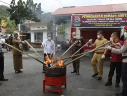 Pemusnahan Barang Bukti Tindak Pidana di Kejari Sawahlunto: Wawako Jeffry Tekankan Sinergi Penegakan Hukum