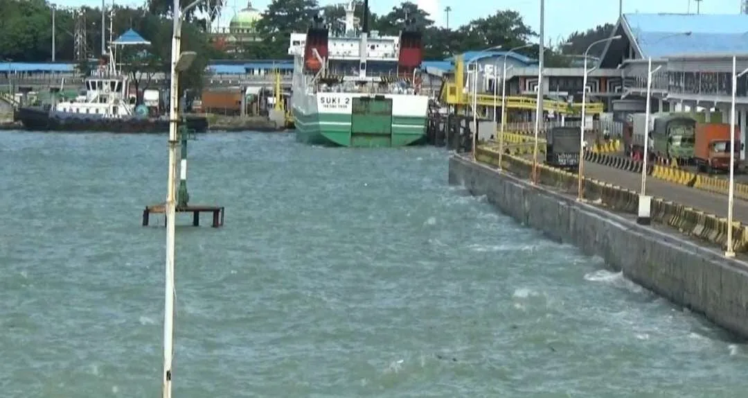Ilusttasi - perairan di Pelabuhan Merak Banten.