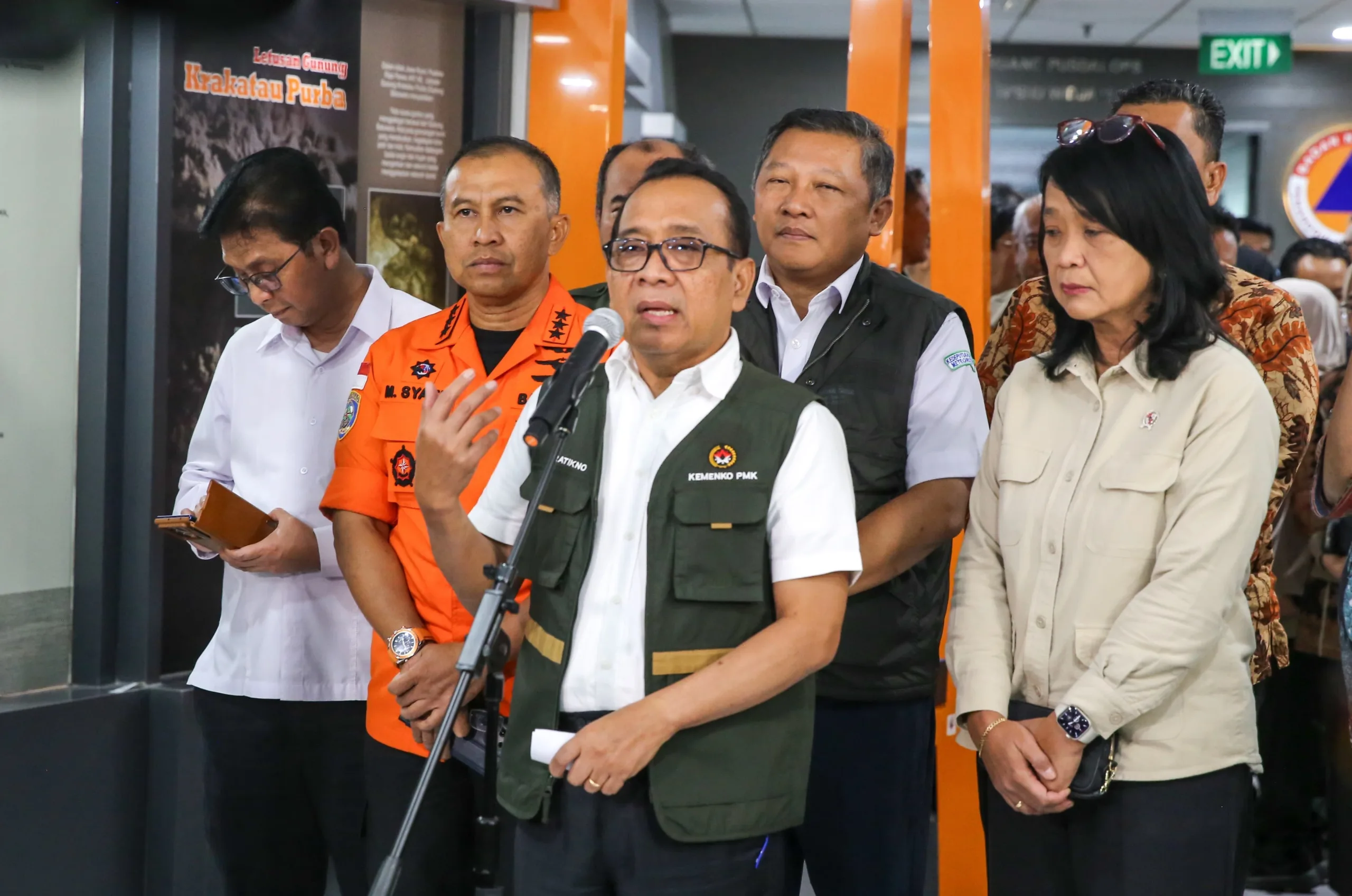 Menteri Koordinator Bidang Pembangunan Manusia dan Kebudayaan (Menko PMK) Pratikno saat konferensi pers di Jakarta.