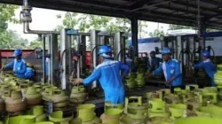Petugas Pertamina Patra Niaga menyalurkan 360 ton elpiji untuk 10 Kabupaten/Kota di Provinsi Aceh.