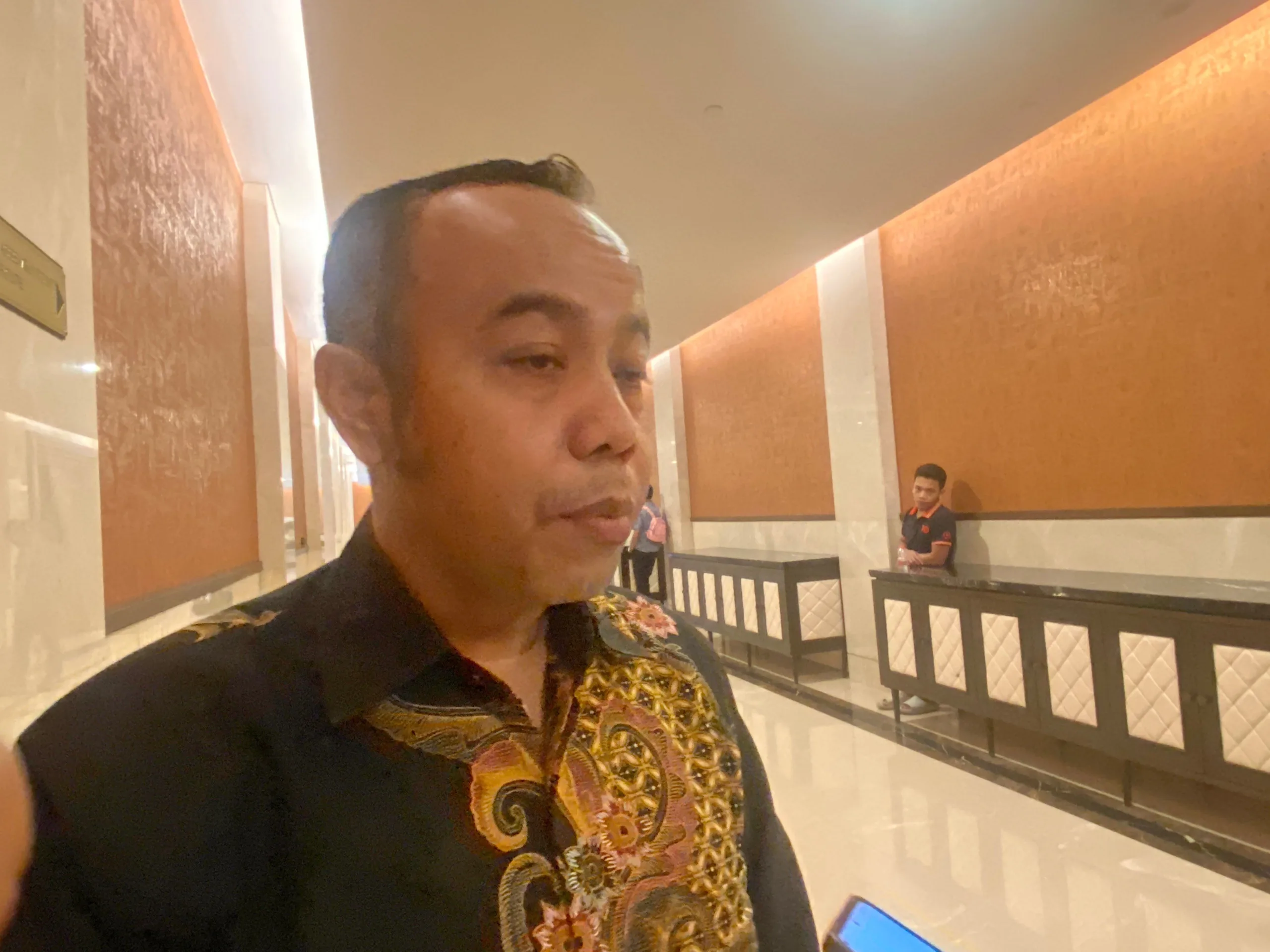 Wakil Ketua Komisi Perlindungan Anak Indonesia (KPAI), Jasra Putra, menjawab pertanyaan awak media usai menghadiri talkshow Tujuh Kebiasaan Anak Indonesia Hebat di Jakarta, Sabtu (13/12/2025).