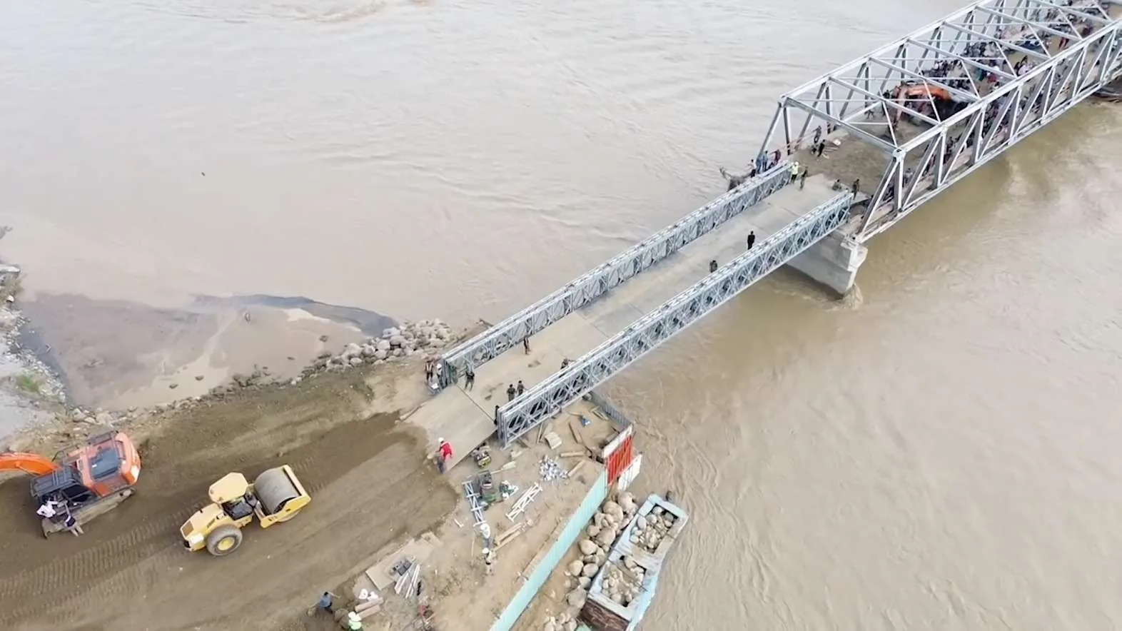 Salah satu jembatan yang dikebut menyelesaiannya.