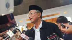 Menteri Pekerjaan Umum (PU) Dody Hanggodo saat diwawancarai awak media usai Rapat Kerja bersama Komisi V DPR RI membahas penanganan pascabencana di Provinsi Aceh, Sumatra Utara, dan Sumatra Barat di Kompleks Parlemen, Senayan, Jakarta, Selasa, 27 Januari 2026.