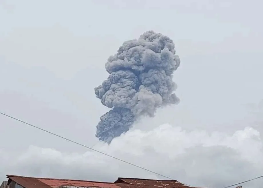 Gunung Marapi di Kabupaten Agam dan Tanah Datar, Sumatra Barat meletus pada Kamis (9/10/2025).